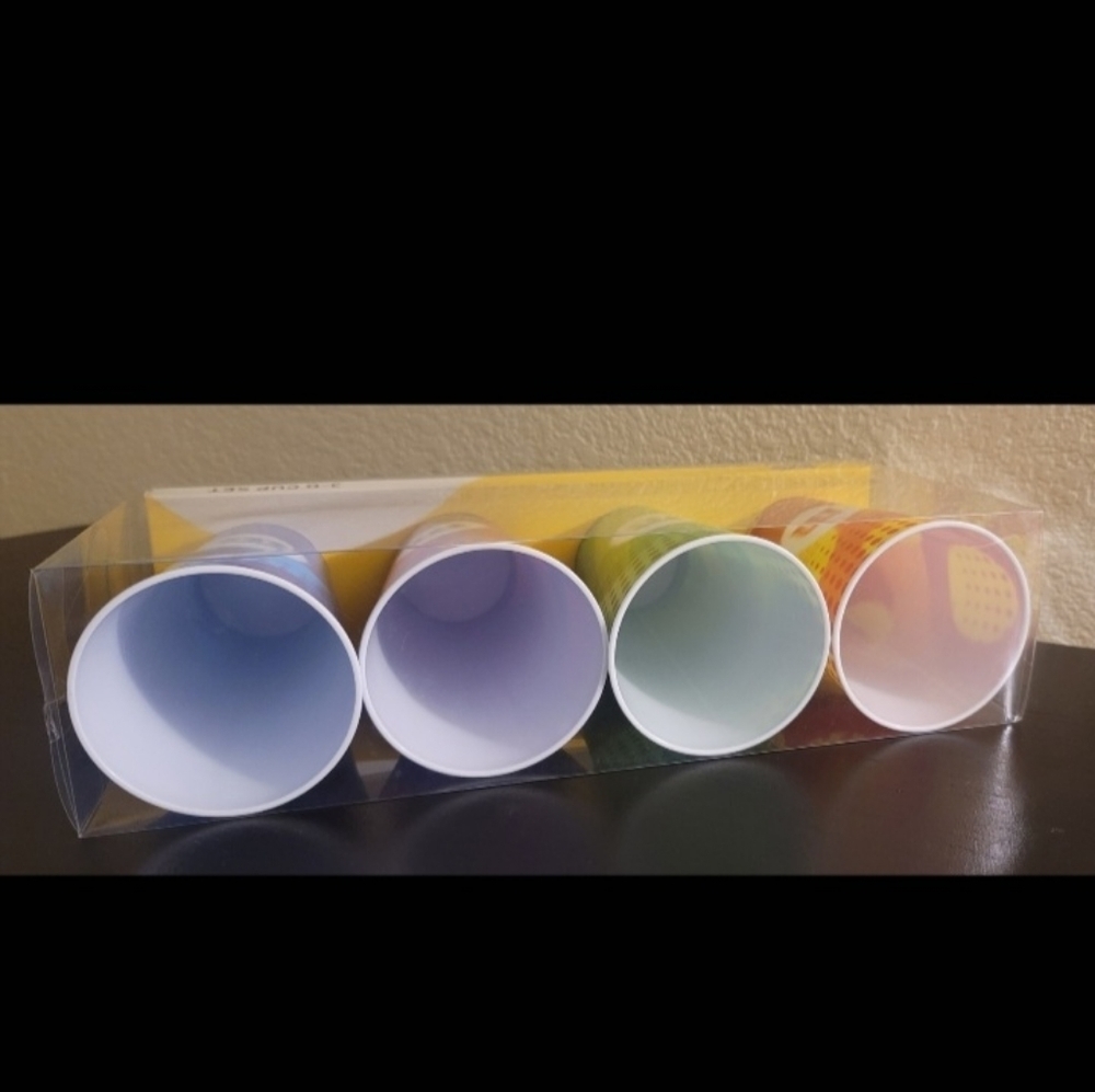 New In Box 4 M&M Cups - Picture 3 of 3